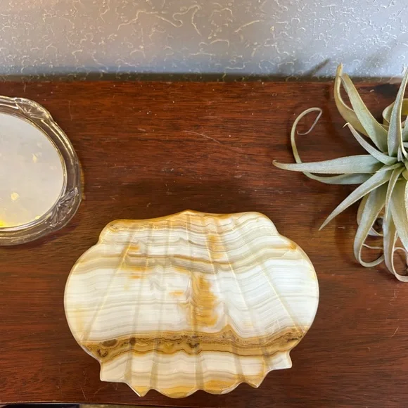 Vintage Onyx Seashell Keepsake Box - Picture 1 of 9